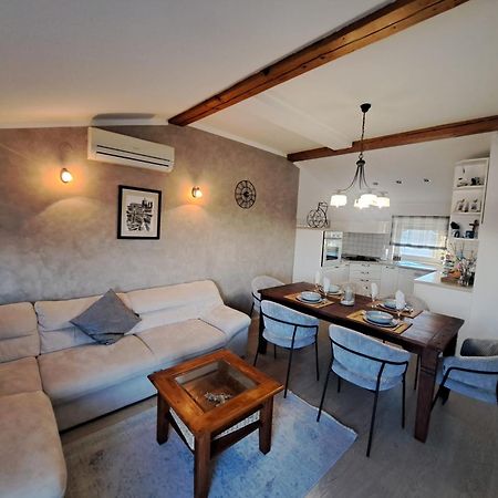 Apartman Lucia Posedarje Exterior foto