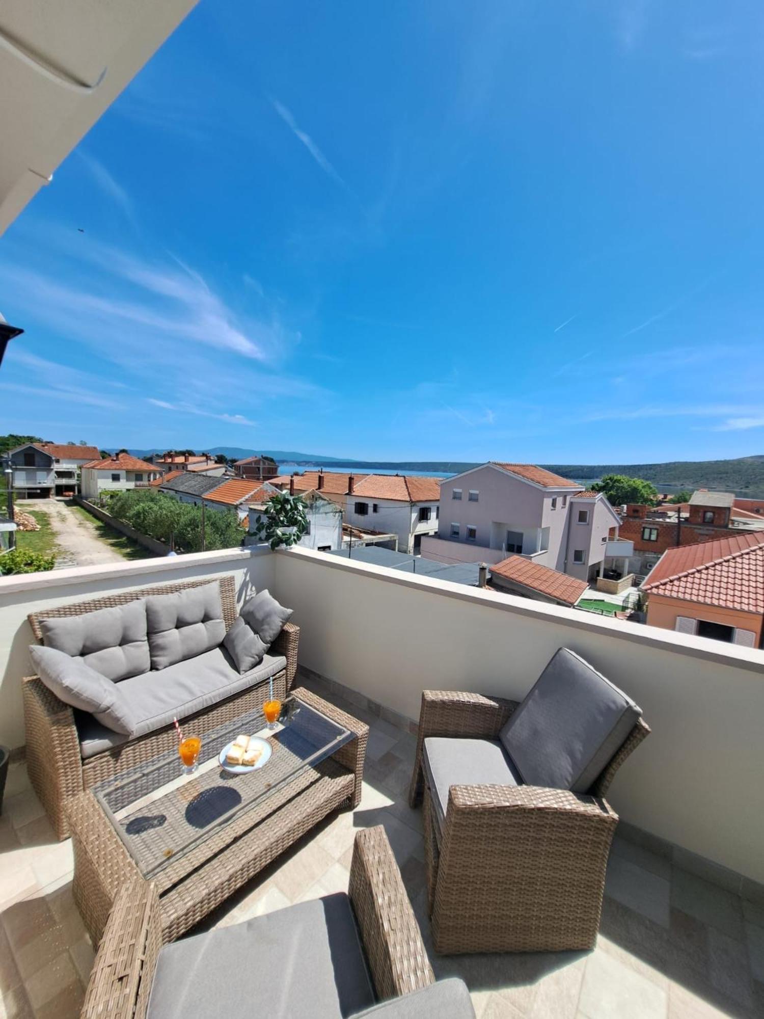 Apartman Lucia Posedarje Exterior foto